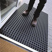 Ячеистый грязесборный грязезащитный резиновый коврик 1000 на 500 мм Ячеистый грязесборный грязезащитный резиновый коврик 1000 на 500 мм