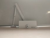 Дверной доводчик для двери морозостойкий до 95 кг mantella белый Дверной доводчик для двери морозостойкий до 95 кг mantella белый