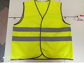 Жилет светоотражающий сигнальный жёлтый на пуговицах 1А 12.4.281-2014 Жилет светоотражающий сигнальный жёлтый на пуговицах 1А 12.4.281-2014